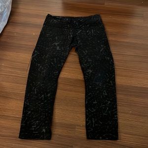 BLACK AND GREY CROPPED LULU LEMON LEGGINGS